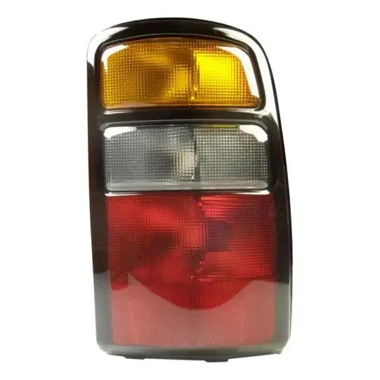 Foco Trasero Der Chevrolet Tah4.8l V8 04-06